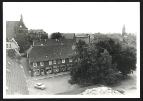 Fotografie Foto Weichold, Zörbig, Ansicht Zörbig, Blick in den Ort mit einem Geschäft
