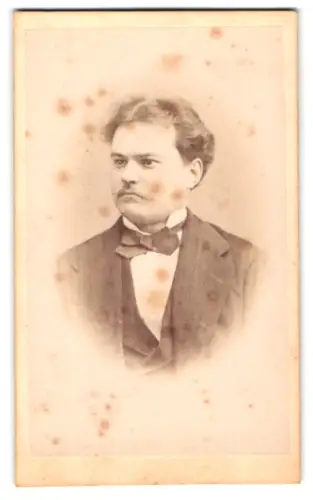 Fotografie Heinr. Harmsen, Wien, Hauptstrasse 26, Porträt eines Herrn