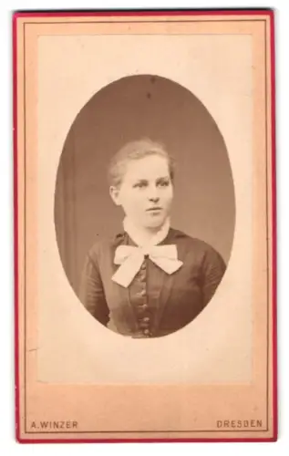 Fotografie A. Winzer, Dresden, Ostraallee 8, Porträt einer jungen Frau