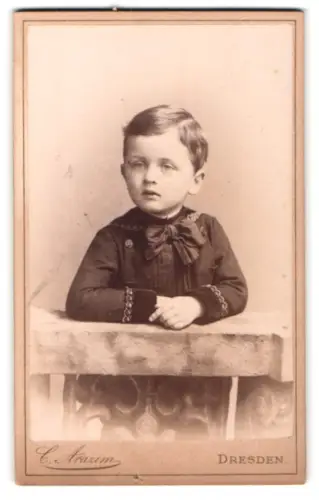 Fotografie Carl Arazim, Dresden, Amalienstrasse 17, Porträt eines Jungen