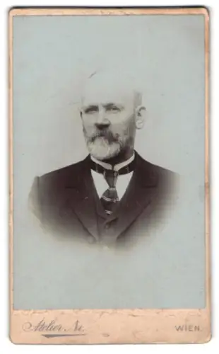 Fotografie Atelier Nina, Wien, Martinstrasse 68, Porträt eines Mannes mit Bart