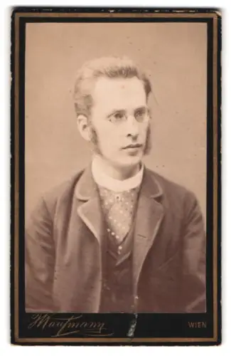 Fotografie J. Kaufmann, Wien, Währingerstrasse 15, Porträt eines jungen Mannes