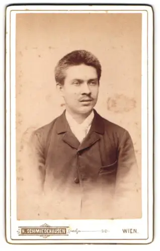 Fotografie H. Schmiedehausen, Wien, Hauptstrasse 19, Porträt eines Mannes