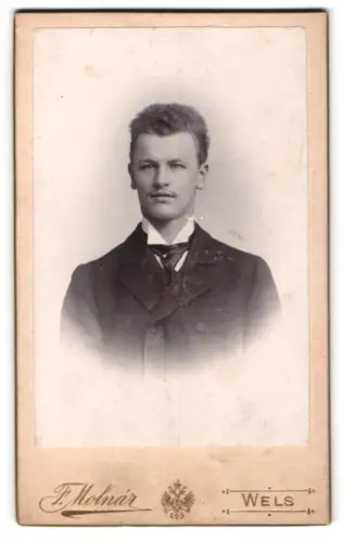 Fotografie F. Molnár, Wels, Westbahnstrasse 10, Porträt eines jungen Mannes