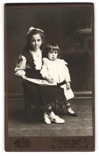 Fotografie Josef Glax, Waidhofen an der Ybbs, Graben 22, Zwei Kinder in nostalgischer Pose