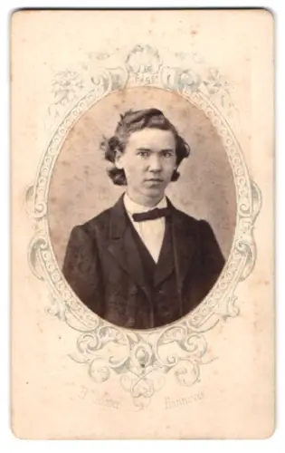 Fotografie H. Günter, Hannover, Porträt eines jungen Mannes