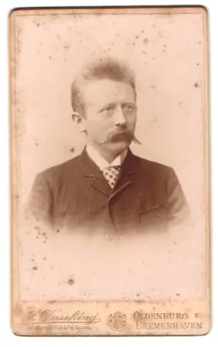 Fotografie H. Daseking, Oldenburg, Langestr. 15, Porträt eines Herren