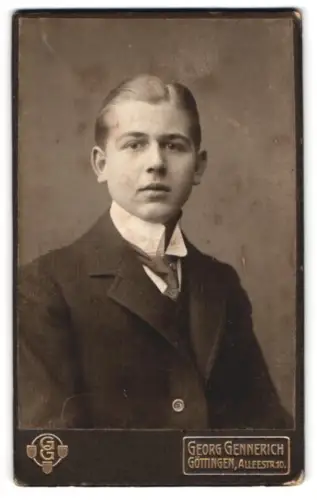 Fotografie Georg Gennerich, Göttingen, Alleestrasse 10, Porträt eines jungen Mannes
