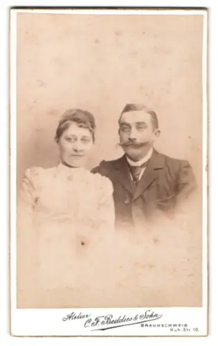 Fotografie C. F. Beddies & Sohn, Braunschweig, Kuhstr. 10, Porträt eines Paares