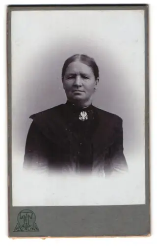 Fotografie Hermann Tietz, Berlin, Leipzigerstrasse 46-50, Porträt einer älteren Dame