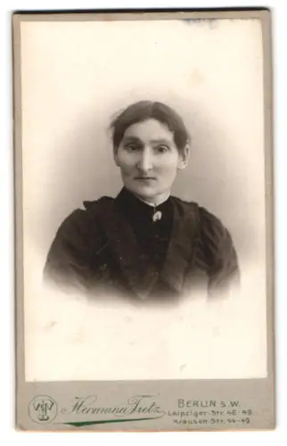 Fotografie Hermann Tietz, Berlin, Leipziger-Str. 46-49, Portrait einer Frau