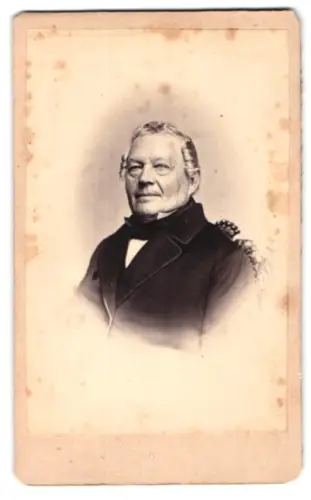 Fotografie unbekannter Fotograf und Ort, Porträt eines älteren Herrn