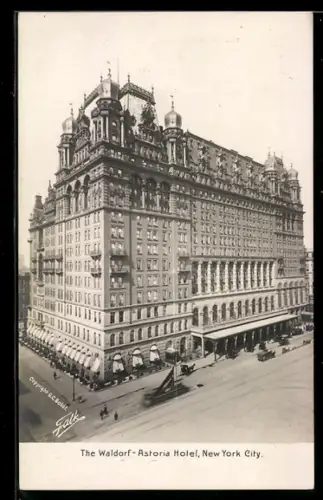 AK New York, NY, View of the Waldorf-Astoria Hotel