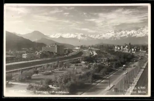 AK Santiago, Teilansicht mit Bergkulisse