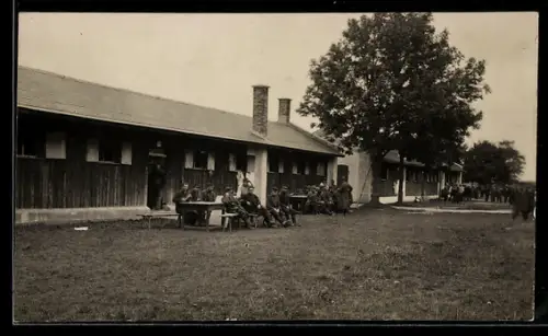AK Lager Lechfeld, Baracken, Soldaten im Lageralltag