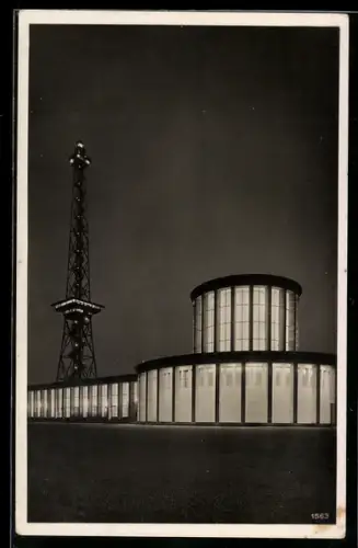 AK Berlin-Charlottenburg, Funkturm und Messehalle bei Nacht