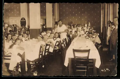 Foto-AK Amrum, Kindererholung, Kinder im Speisesaal