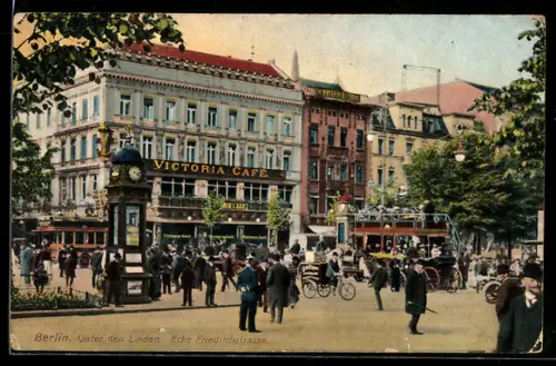 AK Berlin, Unter den Linden Ecke Friedrichstrasse, Hotel und Café Victoria, Strassenbahn, Uhrensäule