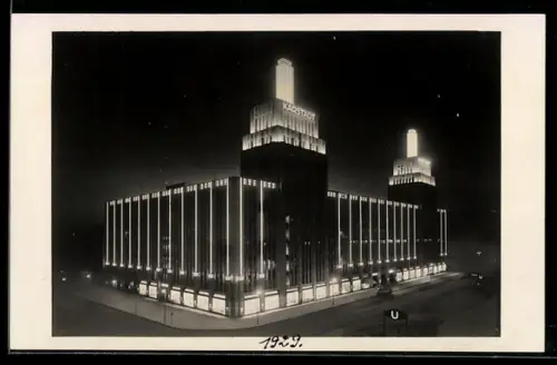 AK Berlin-Neukölln, Karstadt-Warenhaus bei Nacht, Hermannplatz