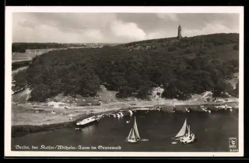 AK Berlin, Kaiser-Wilhelm-Turm im Grunewald, Segelboote am Ufer
