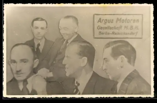 Foto-AK Berlin-Reinickendorf, Argus Motoren Gesellschaft M.B.H., Porträt mehrerer Männer
