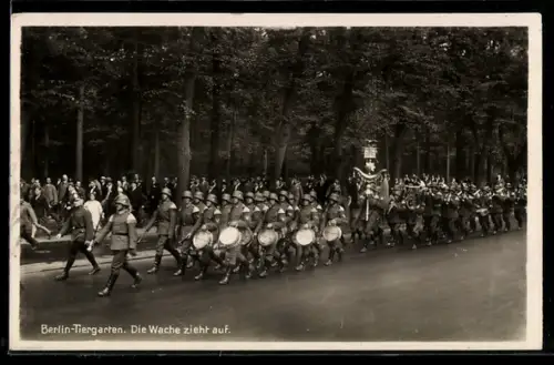 AK Berlin-Tiergarten, Die Wache zieht auf