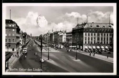 AK Berlin, Unter den Linden, Strassenszene mit Verkehr