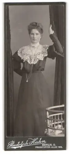Fotografie Rudolf Hahn, Berlin, Frankfurter Allee 188, Porträt einer Dame