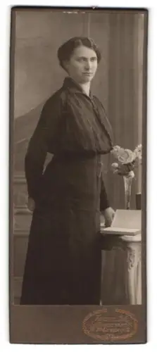 Fotografie Hermann Luh, Seifhennersdorf /Sachsen, Hauptstrasse, Portrait einer Dame