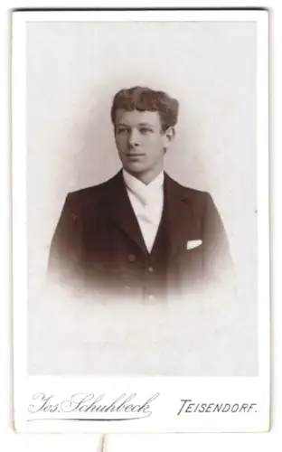 Fotografie Jos. Schuhbeck, Teisendorf, Porträt eines jungen Mannes