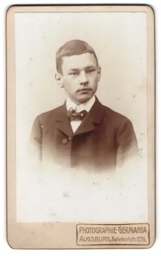 Fotografie Photographisches Atelier Germania, Augsburg, Bahnhofstr. 12½, Portrait eines jungen Mannes