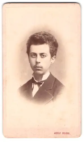 Fotografie Adolf Peierl, Krems, untere Badgasse 142, Porträt eines jungen Mannes