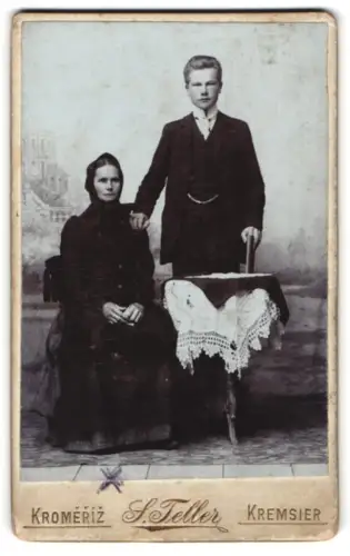 Fotografie S. Teller, Kremsier, Ein elegantes Paar im Porträt