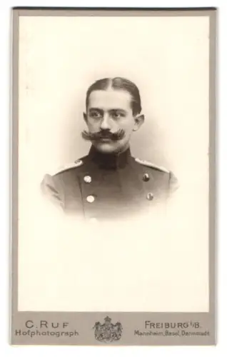 Fotografie C. Ruf, Freiburg i. B., Kaiserstr. 5, Leutnant im Uniformrock