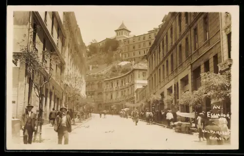 AK Valparaíso, Strassenpartie mit Passanten und Pferden