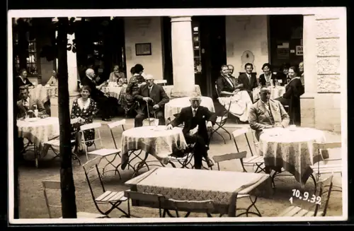 Foto-AK Bad Brückenau, Kurkolonnaden mit Kurgästen 1932