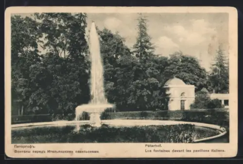 AK Péterhof, Les fontaines devant les pavillons italiens