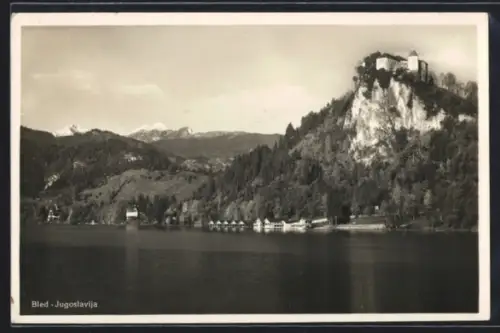 AK Bled, Jugoslavija, Uferblick mit Schloss