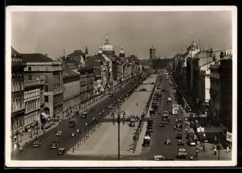 AK Berlin, Unter den Linden, Strassenszene mit Verkehr