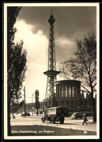 AK Berlin-Charlottenburg, Blick auf den Funkturm und Ausstellungshalle, Strassenbahn