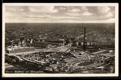 AK Berlin-Charlottenburg, Funkturm und Messegelände, Fliegeraufnahme