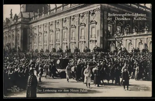 AK Trauerzug bei der Beisetzungsfeier der Kaiserin vor dem Neuen Palais