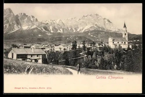 AK Cortina d`Ampezzo, Ortsansicht mit der Kirche vom Weg aus