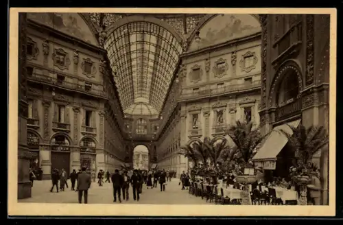AK Milano, Interno della Galleria Vittorio Emanuele II.