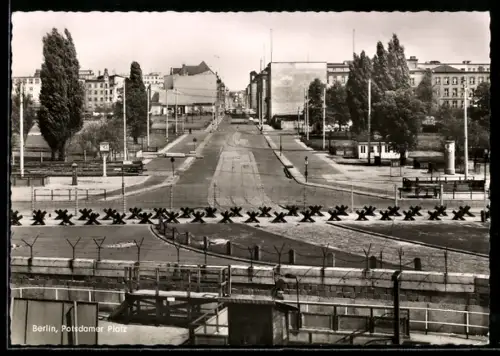 AK Berlin-Tiergarten, Potsdamer Platz mit der Grenzanlage