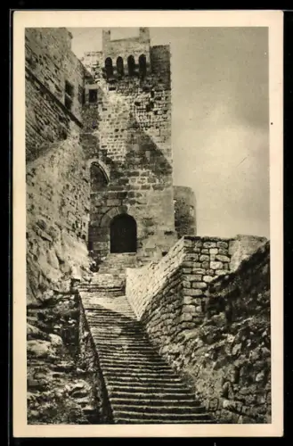 AK Lindo, L`entrata al Castello