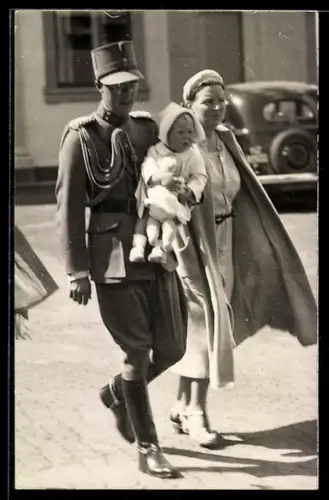 AK König Berhard und Königin Juliana von den Niederlanden mit Prinzessin Beatrix