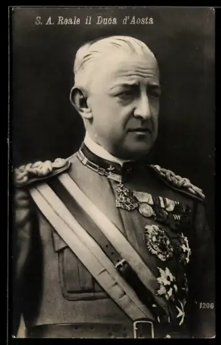 AK Portrait des Italienischen Herzogs D`Aosta mit Orden an der Brust