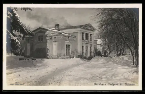 AK Plotycza, Gutshaus in verschneiter Landschaft