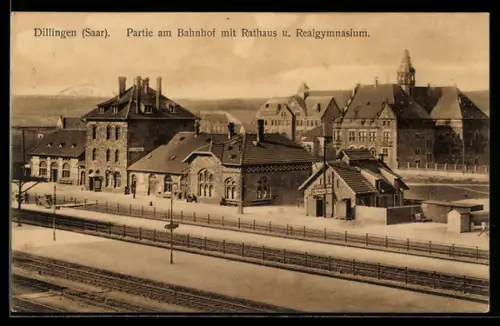 AK Dillingen /Saar, Partie am Bahnhof mit Rathaus und Realgymnasium